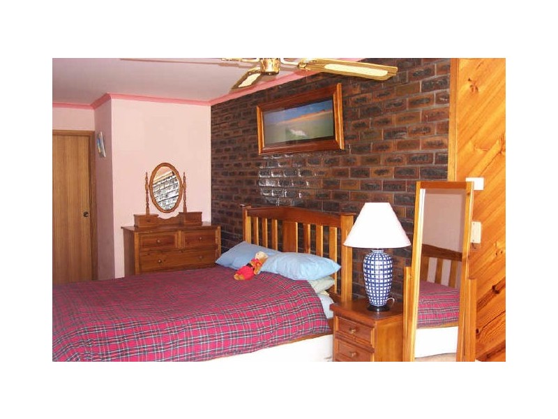 8 Alamein Road, Sussex Inlet NSW 2540