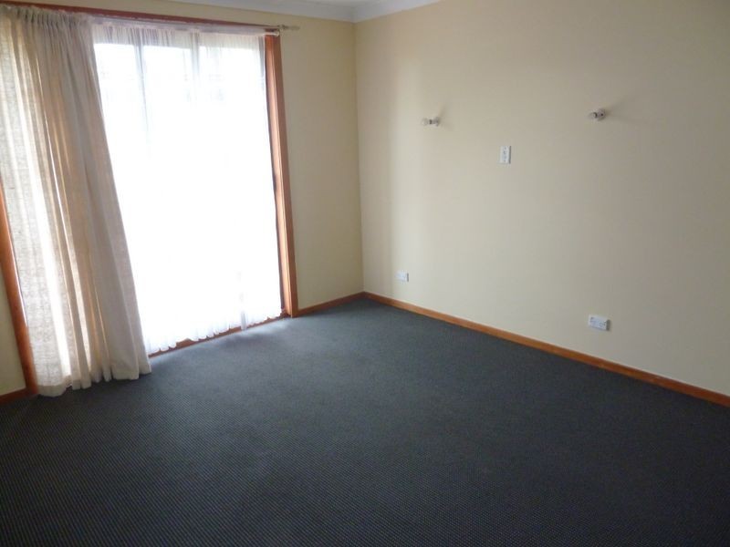 8 Lakeshore Parade, Sussex Inlet NSW 2540