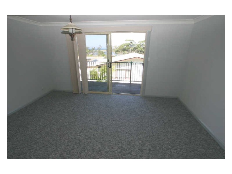 8 Lakeway Avenue, Berrara NSW 2540
