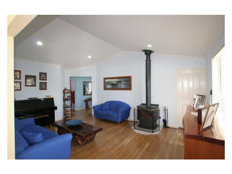 3 River Road, Sussex Inlet NSW 2540