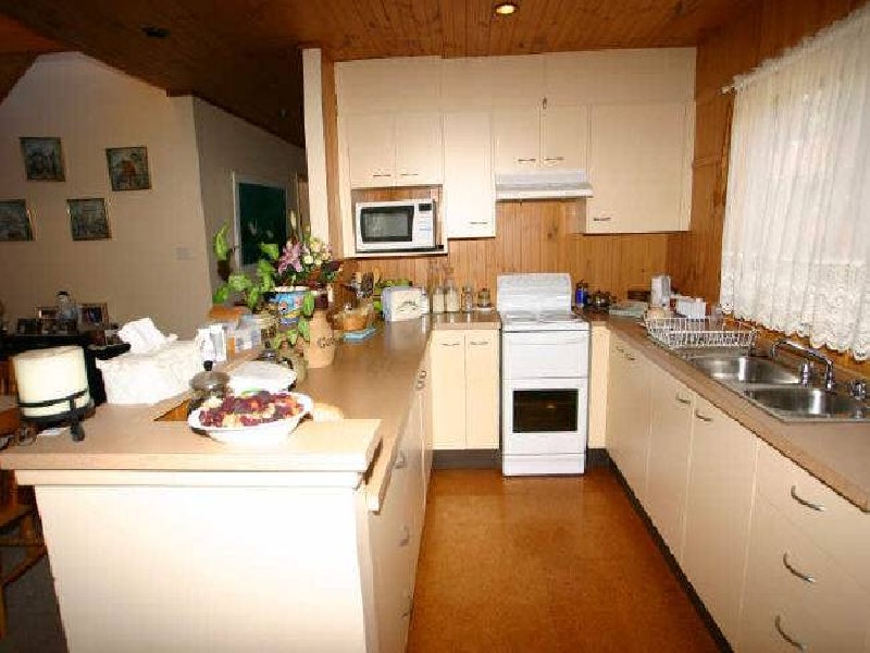 20 Lakeshore Parade, Sussex Inlet NSW 2540