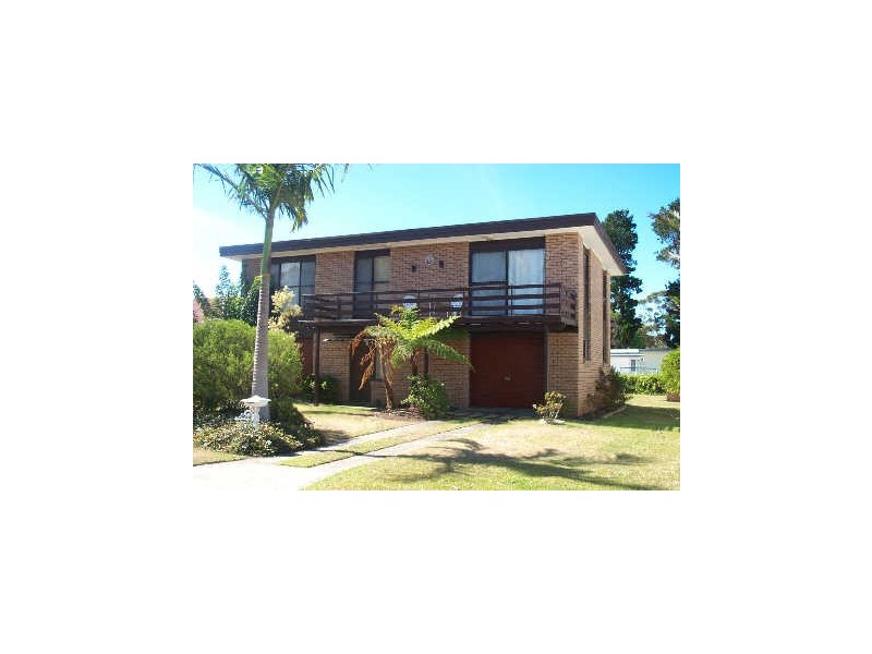 9 Riviera Avenue, Sussex Inlet NSW 2540