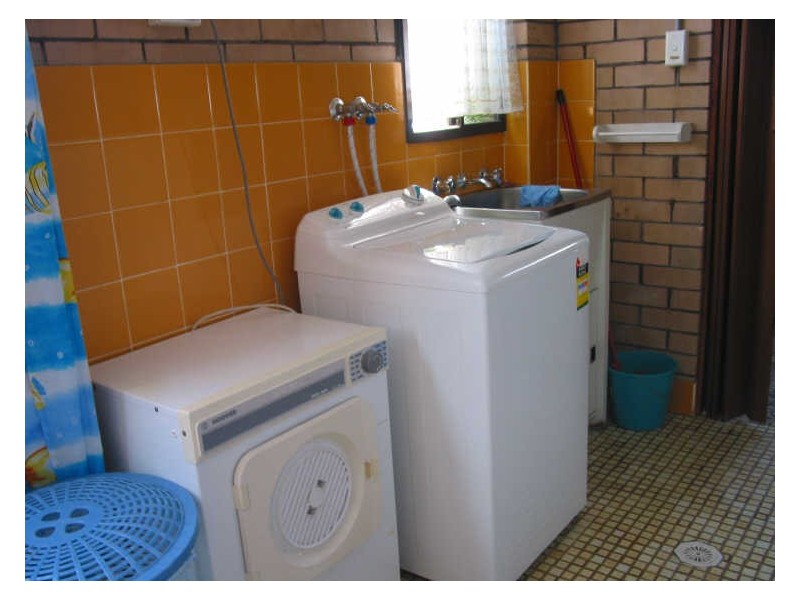 9 Riviera Avenue, Sussex Inlet NSW 2540