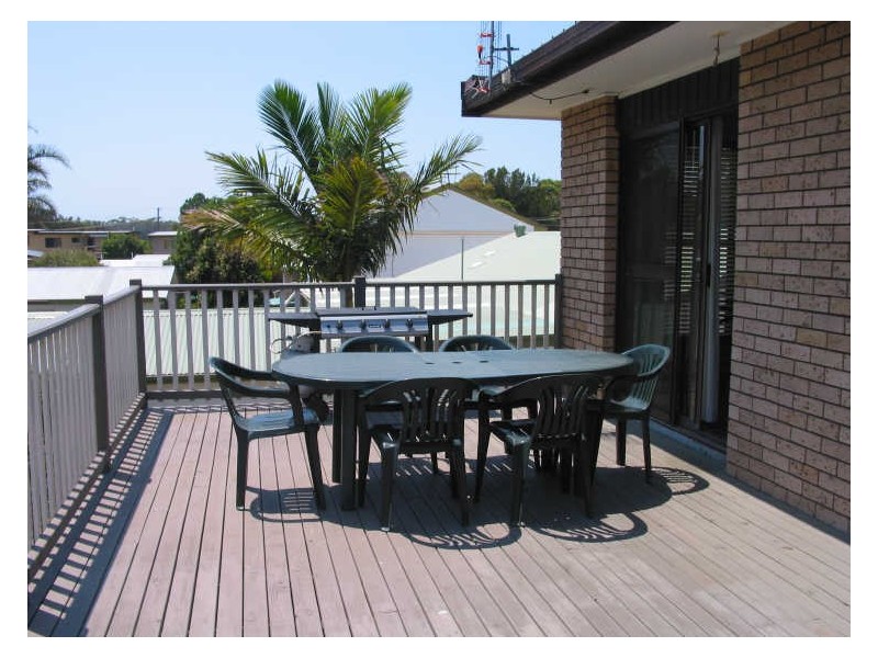 9 Riviera Avenue, Sussex Inlet NSW 2540