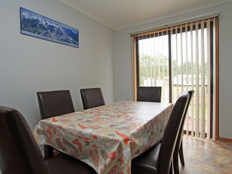 41 Iverison Road, Sussex Inlet NSW 2540