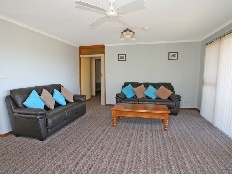 41 Iverison Road, Sussex Inlet NSW 2540