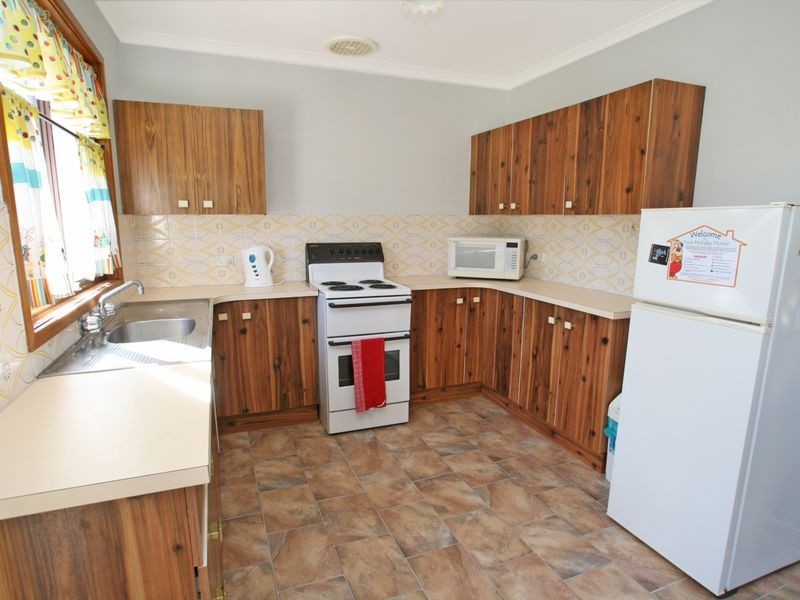 41 Iverison Road, Sussex Inlet NSW 2540