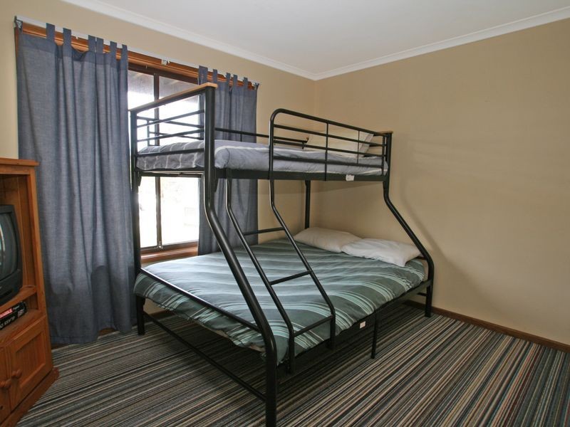 41 Iverison Road, Sussex Inlet NSW 2540