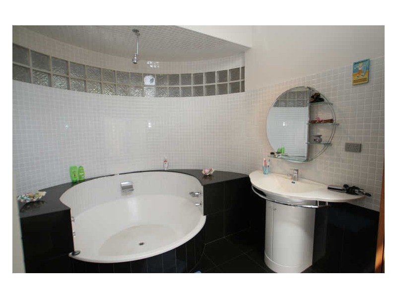 29 Fairview Crescent, Sussex Inlet NSW 2540