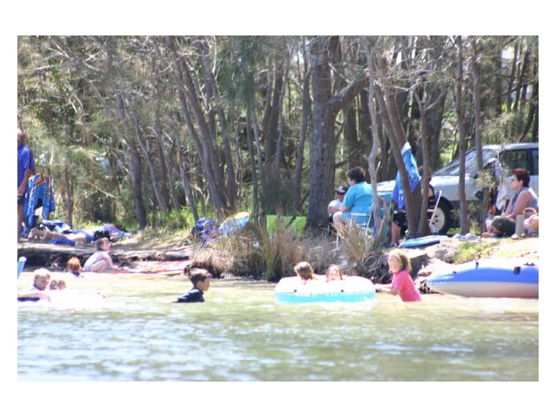Holiday with us!, Basin View NSW 2540