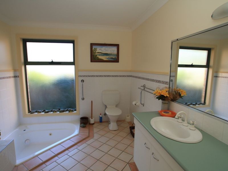 12 Tradewinds Avenue, Sussex Inlet NSW 2540