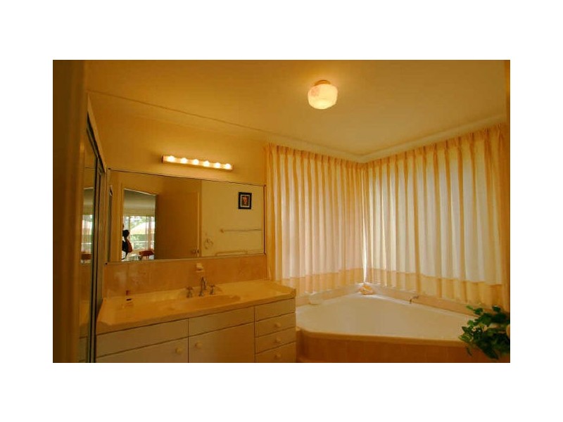 41 Sussex Inlet Road, Sussex Inlet NSW 2540