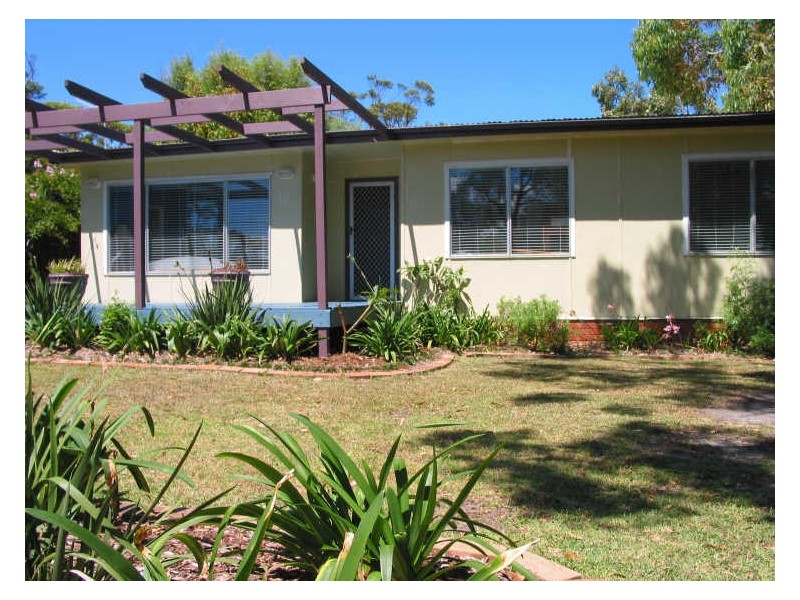 16 Sixth Avenue, Berrara NSW 2540