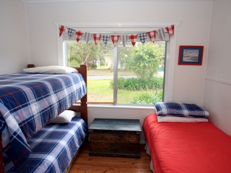 16 Sixth Avenue, Berrara NSW 2540