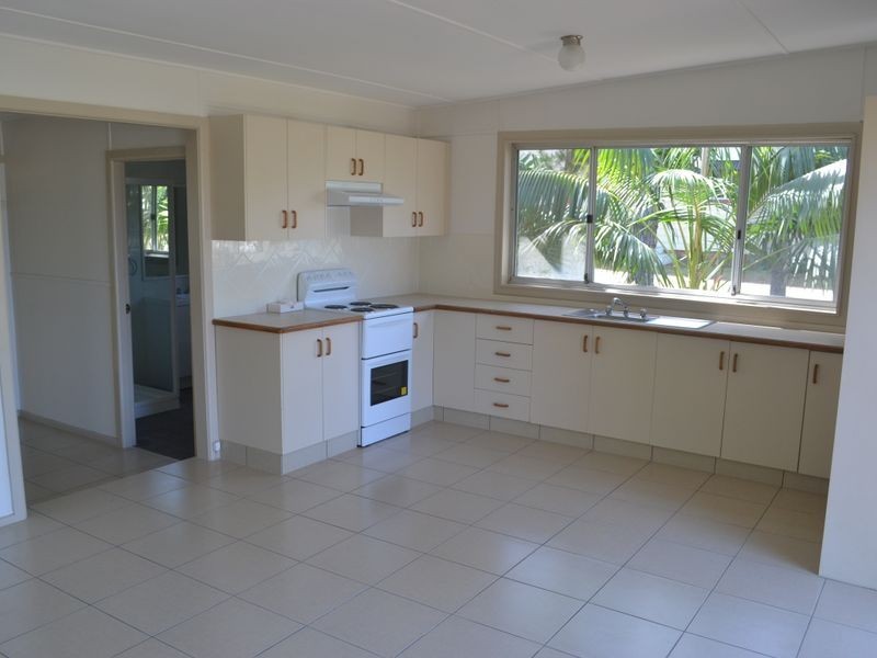 41 Government Road, Sussex Inlet NSW 2540