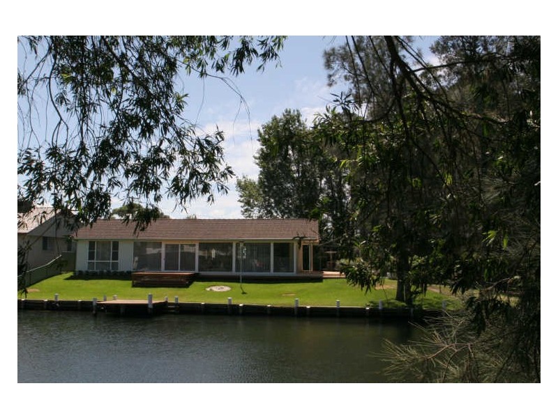 10 Lagoon Crescent, Sussex Inlet NSW 2540