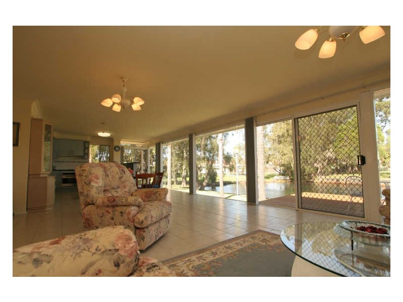 10 Lagoon Crescent, Sussex Inlet NSW 2540