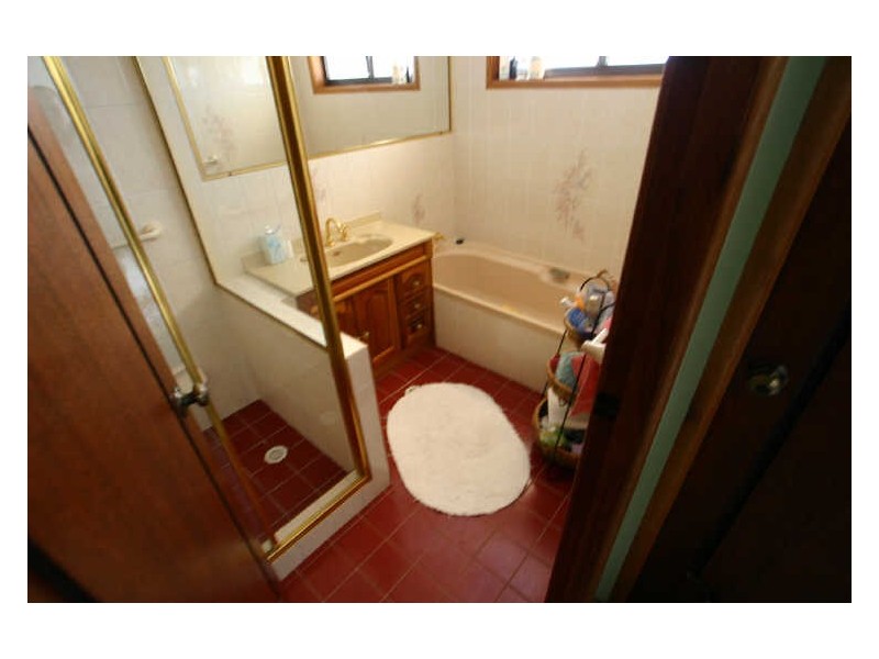 1 Edgewater Avenue, Sussex Inlet NSW 2540