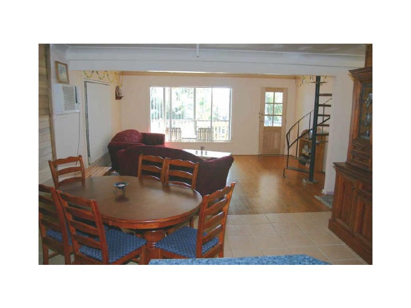 8 Ray Street, Sussex Inlet NSW 2540