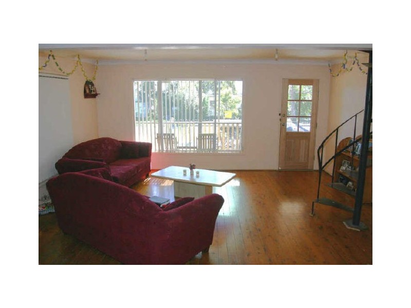 8 Ray Street, Sussex Inlet NSW 2540