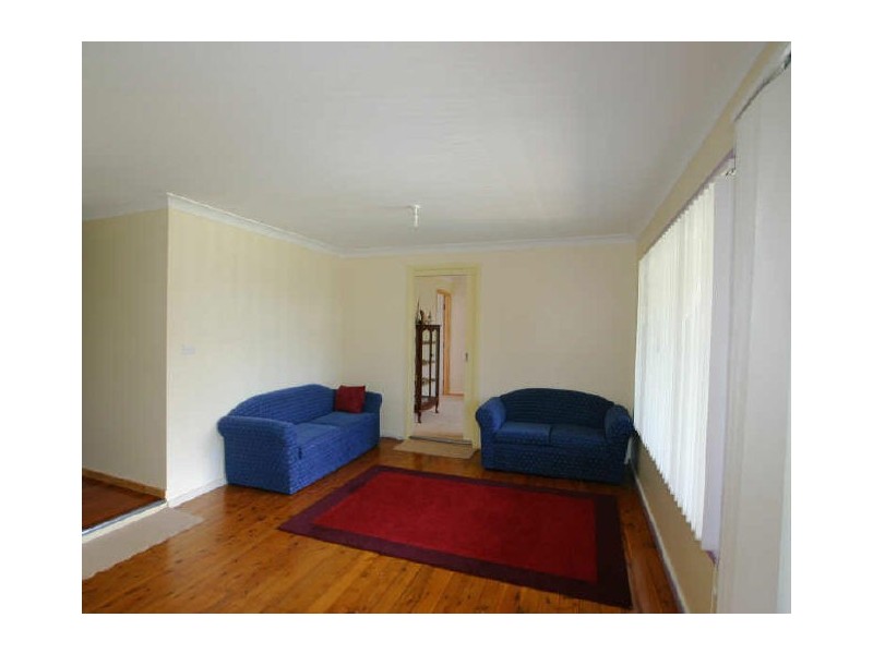 8 Ray Street, Sussex Inlet NSW 2540