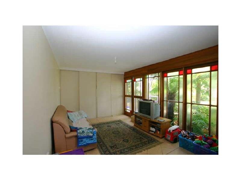8 Ray Street, Sussex Inlet NSW 2540