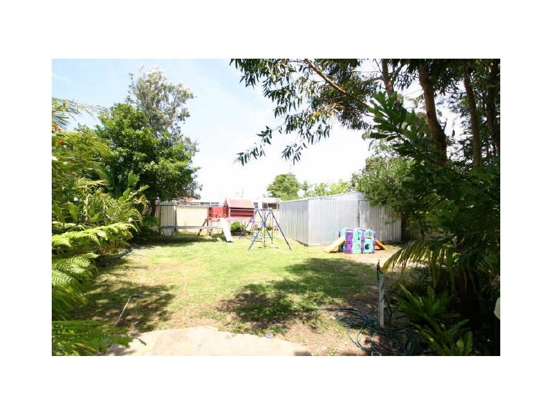 8 Ray Street, Sussex Inlet NSW 2540