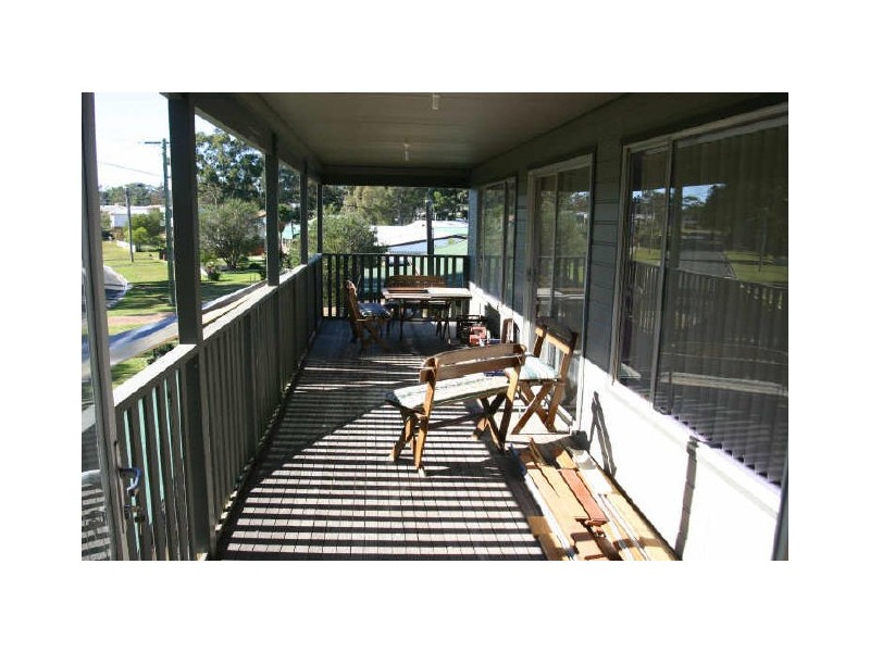 8 Ray Street, Sussex Inlet NSW 2540