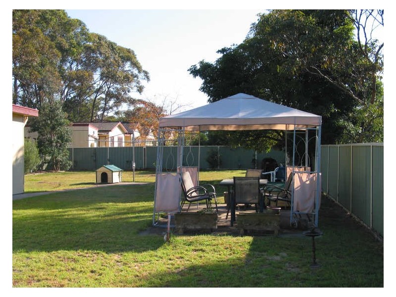 33 Ellmoos Avenue, Sussex Inlet NSW 2540