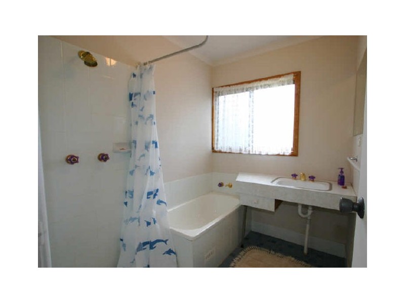 12 WUNDA AVE, Sussex Inlet NSW 2540