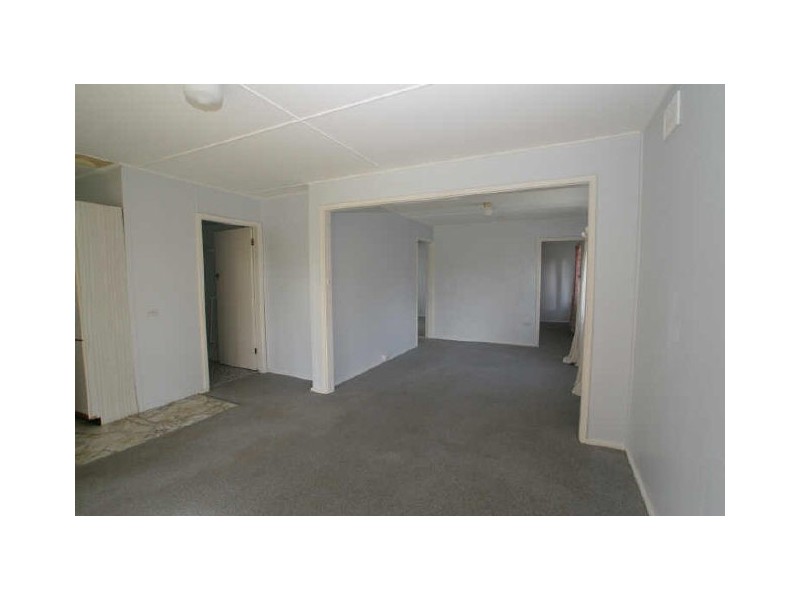 10 Lyons Road, Sussex Inlet NSW 2540
