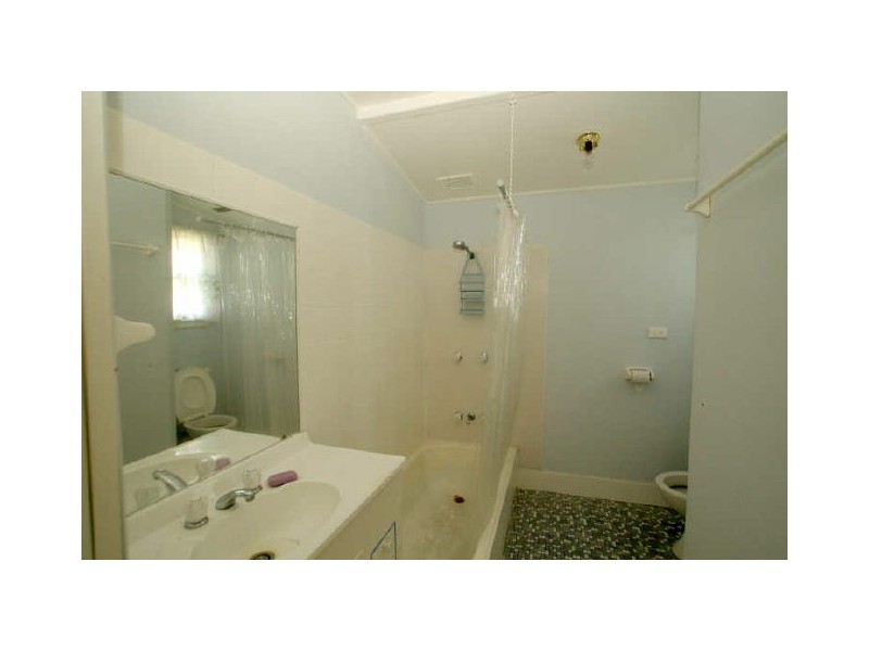 10 Lyons Road, Sussex Inlet NSW 2540