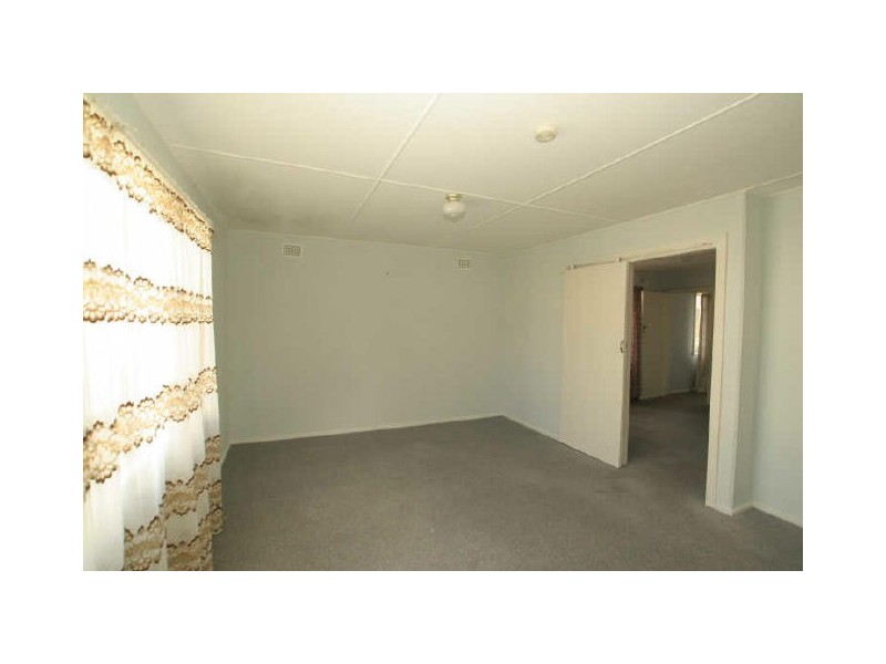 10 Lyons Road, Sussex Inlet NSW 2540