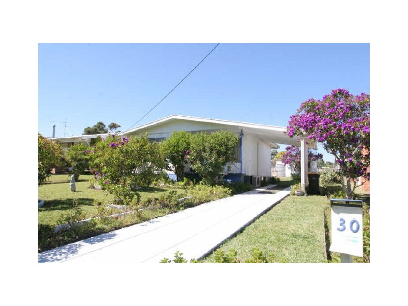 30 RAY ST, Sussex Inlet NSW 2540