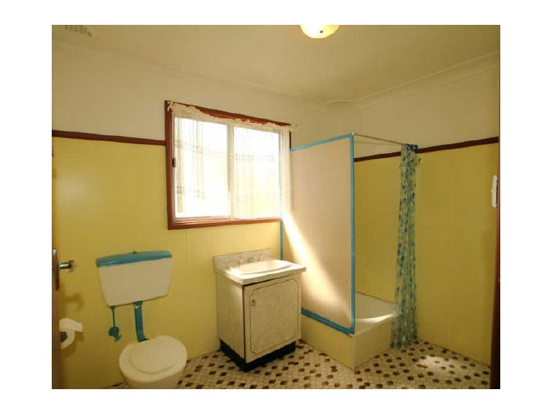 30 RAY ST, Sussex Inlet NSW 2540