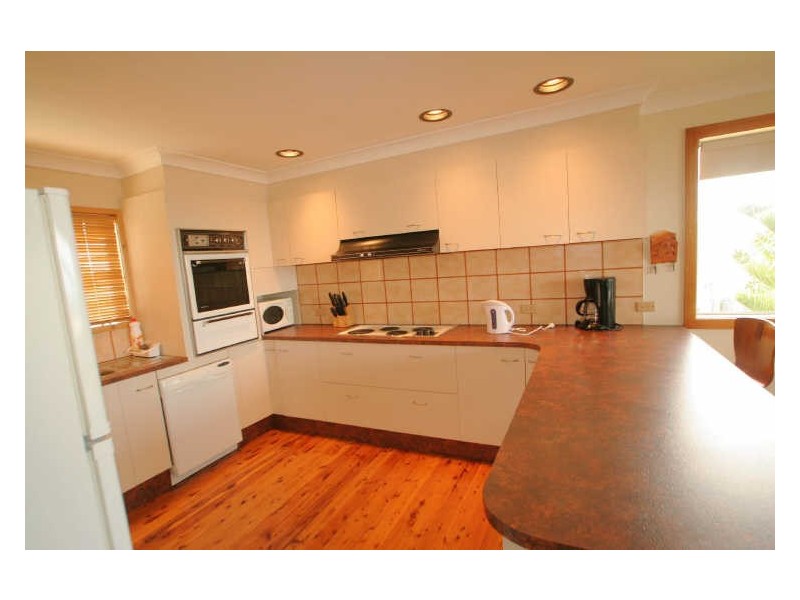 10 Surfway Avenue, Berrara NSW 2540