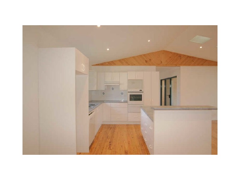 9 Greentree Avenue, Sussex Inlet NSW 2540