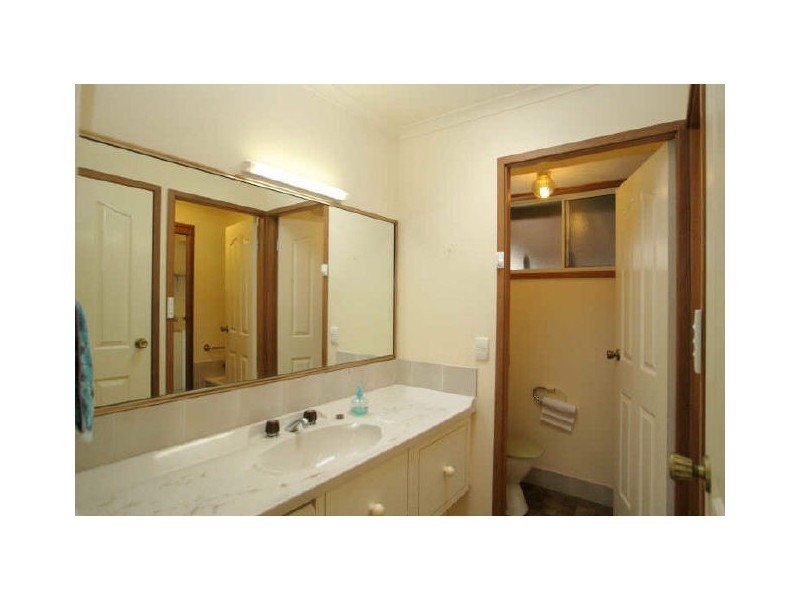 35 Government Road, Sussex Inlet NSW 2540