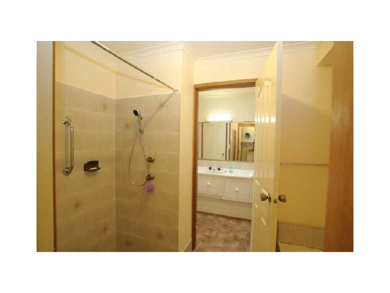 35 Government Road, Sussex Inlet NSW 2540