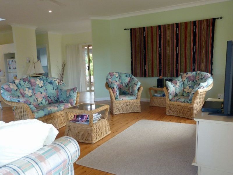 10 Lucelia Grov, Sussex Inlet NSW 2540