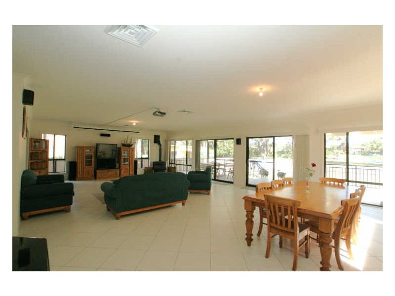 18 Ellmoos Avenue, Sussex Inlet NSW 2540