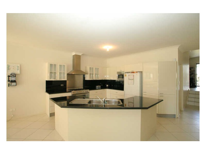 18 Ellmoos Avenue, Sussex Inlet NSW 2540