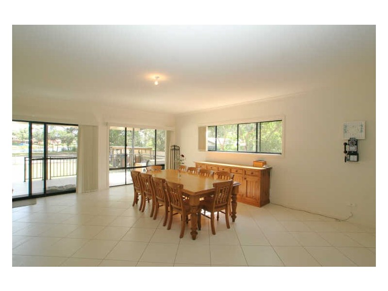 18 Ellmoos Avenue, Sussex Inlet NSW 2540