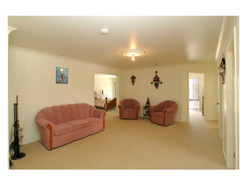 18 Ellmoos Avenue, Sussex Inlet NSW 2540