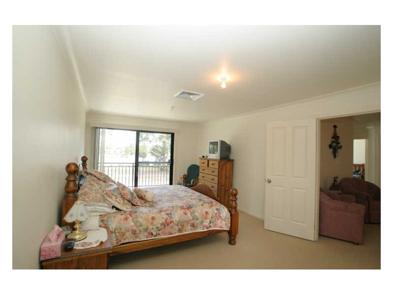 18 Ellmoos Avenue, Sussex Inlet NSW 2540