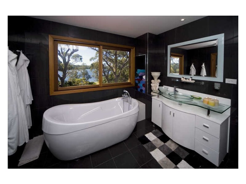 284 River Road, Sussex Inlet NSW 2540