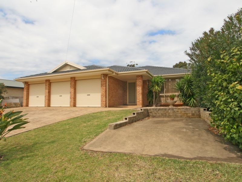 18 Suncrest Avenue, Sussex Inlet NSW 2540