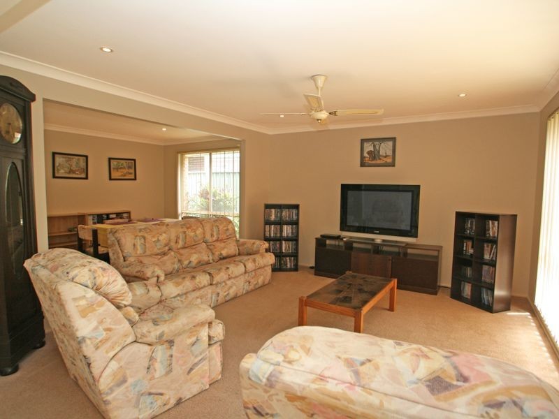 18 Suncrest Avenue, Sussex Inlet NSW 2540