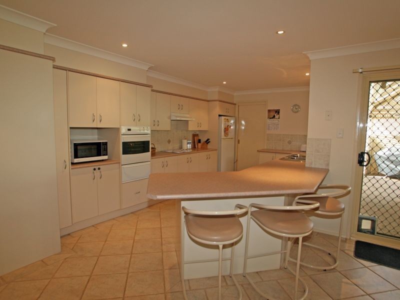 18 Suncrest Avenue, Sussex Inlet NSW 2540