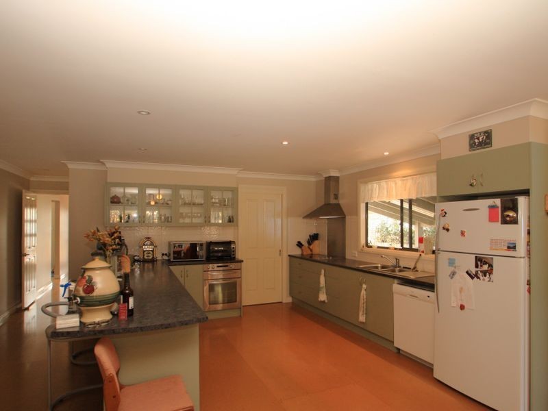 44 Ellmoos Avenue, Sussex Inlet NSW 2540